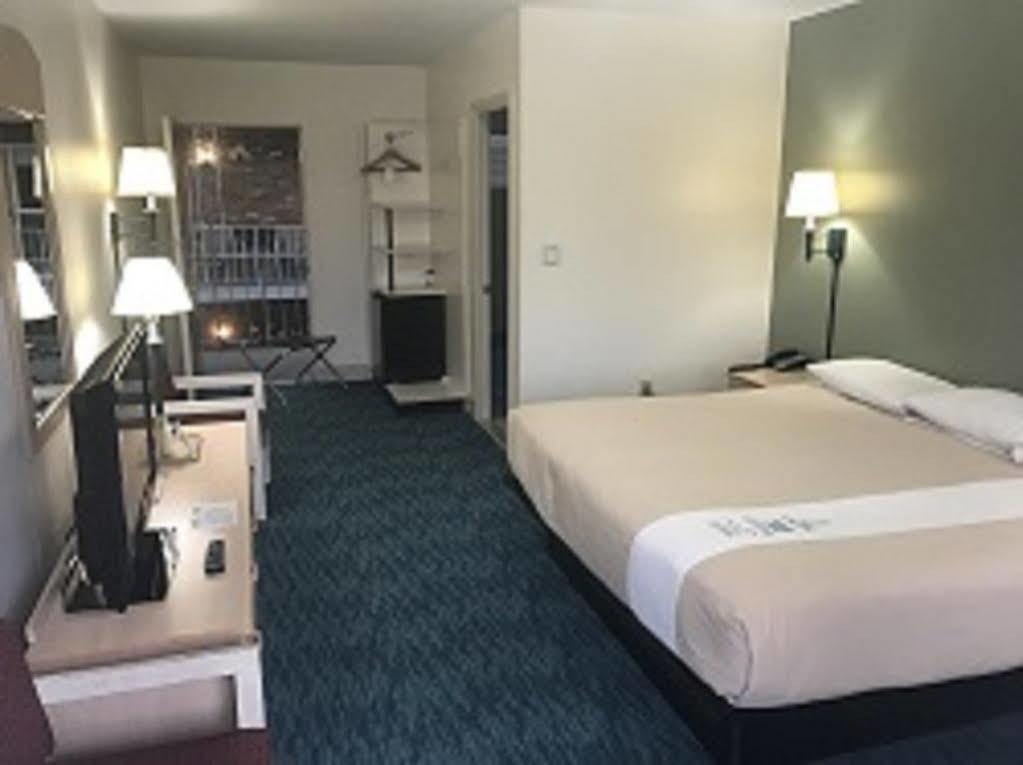 Bluebird Spa City Motor Lodge 萨拉托加斯普林斯 外观 照片